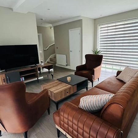 A House Designed For You… Эдмонтон Экстерьер фото