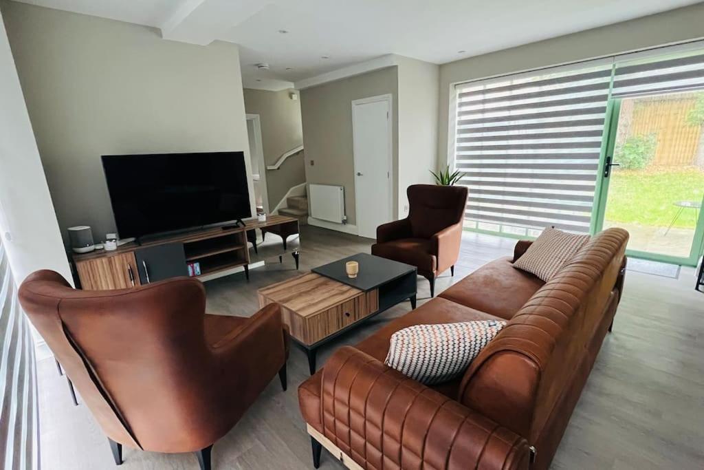 A House Designed For You… Эдмонтон Экстерьер фото