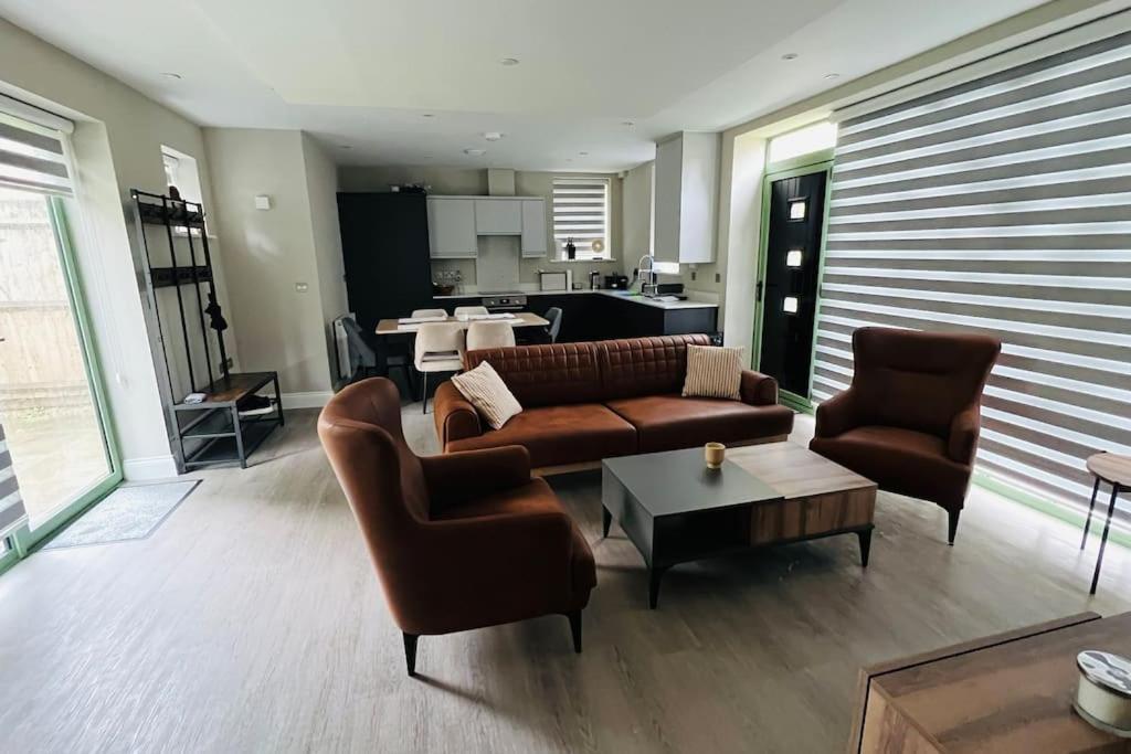 A House Designed For You… Эдмонтон Экстерьер фото