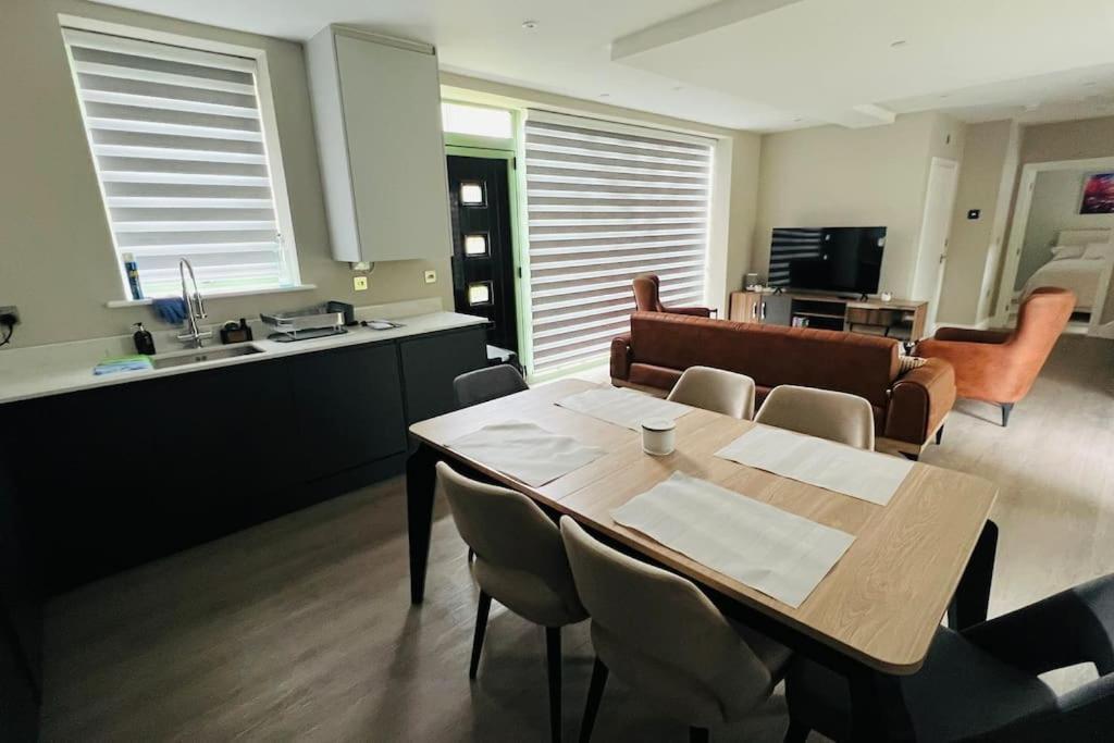 A House Designed For You… Эдмонтон Экстерьер фото