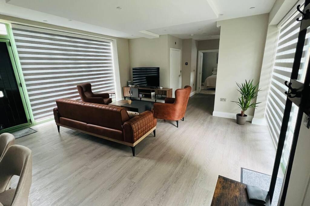 A House Designed For You… Эдмонтон Экстерьер фото