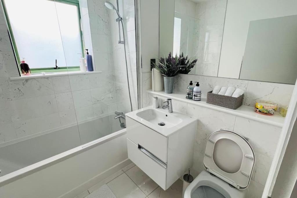A House Designed For You… Эдмонтон Экстерьер фото